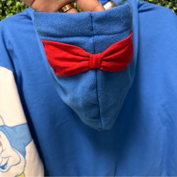 NWT Loungefly Disney Princess Snow White Fairest Crop Hoodie - Size Medium - Picture 4 of 12